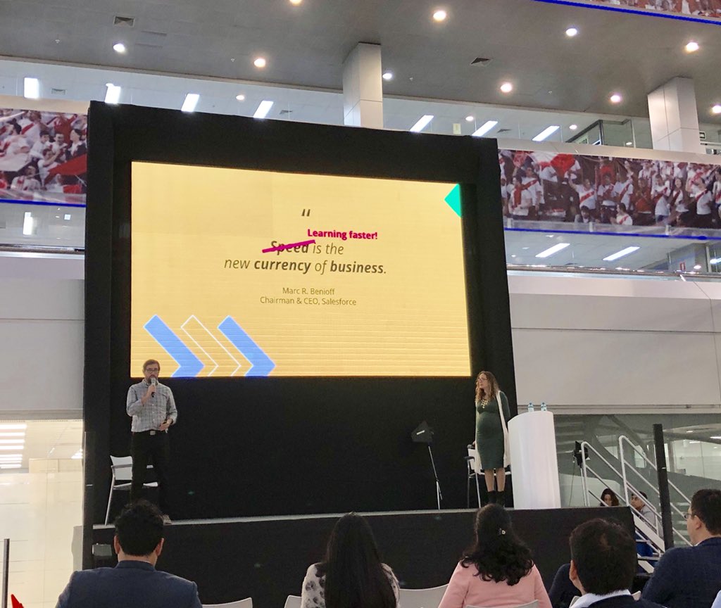 Laboratoriala's tweet photo. Hoy estuvimos en el @BBVAContinental apoyando su Management Program con una charla sobre cómo adoptar el mindset para ganar en la nueva era digital. #minsetdigital #laboratoria https://t.co/mDRp4QC0as