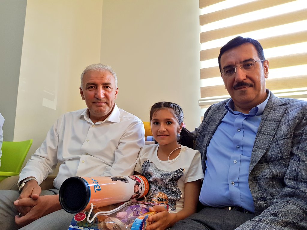 Hakan_Kahtali's tweet photo. Miad Sevgi evlerinde kalan çocuklarımızı ziyaret ederek Bayram hediyelerini verdik. https://t.co/6ntUV3xuLY