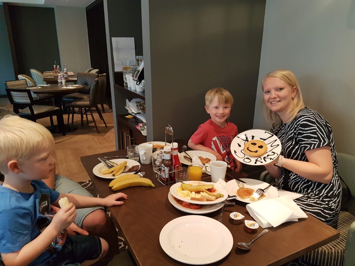 Wowing our birthday guest .Happy Sunday 💪