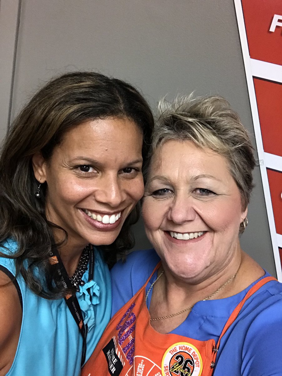 carlabrownTHD's tweet photo. Always got to get our selfie on. @DawnScurry https://t.co/2iVkCye9wi