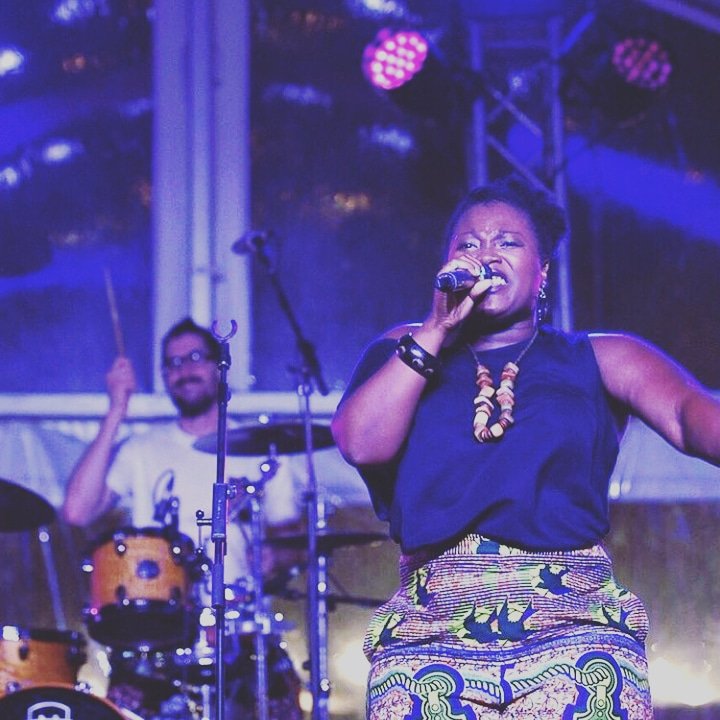 edna_sey's tweet photo. ☆P U R E . I N T E N S I T Y ☆

🔝Gràcies @whitesummer 

↔️#EDNASEY #STAYFOCUSED
#sofocused #celebrateit😉 #goingindeep #soulmusic
#blackgirlspopping #blackgirlsmagic✨ #africanprint
#power #pureintensity #lovemyjob
📸@whitesummer https://t.co/Z5hp6eeQra