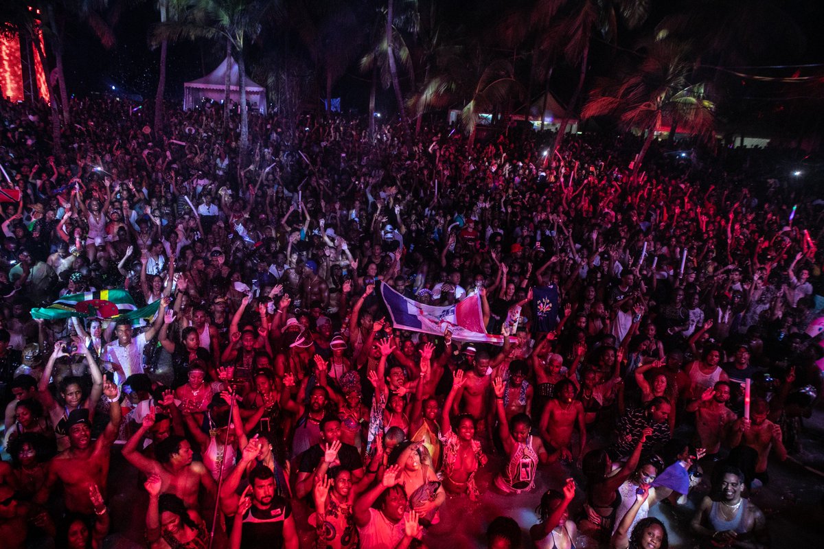machelmontano's tweet photo. Thank you Guadeloupe 🇬🇵!!!! Last night was all energy and water !!!! #karukeraonelove !!!!! 📸 @theworldisrich https://t.co/Fg3C1IRvVF