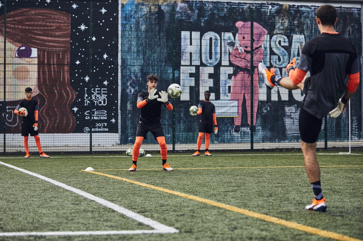 Once in a lifetime experience - Check out what happened when our academy goalkeepers got taken on a GK masterclass by two of the best in the game. Arsenal’s @petrcech &amp; @emi_martinez26 spent the afternoon with our boys. Full video available soon 👐 #gkunion #pumafootball