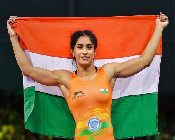 T 2906 - Wrestler #VineshPhogat wins gold in the women's 50 kg category. She is the first female athlete from India to win gold at #AsianGames2018. जय हिंद  !!!🙏🙏🙏🙏🇮🇳🇮🇳🇮🇳🇮🇳🇮🇳🇮🇳🇮🇳
हमें गर्व है भारत की महिलाओं पर , और आज विनेश ने हमारा सर ऊँचा  कर दिया !