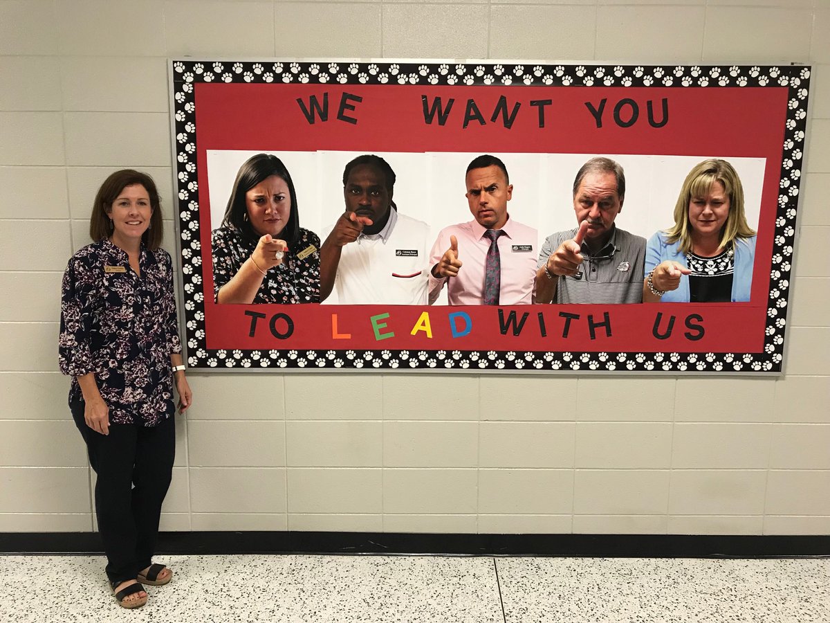 BsmsBulldogs's tweet photo. Check out the welcome back bulletin board by ⁦@mathnerd73⁩ https://t.co/jJSLAz98ix