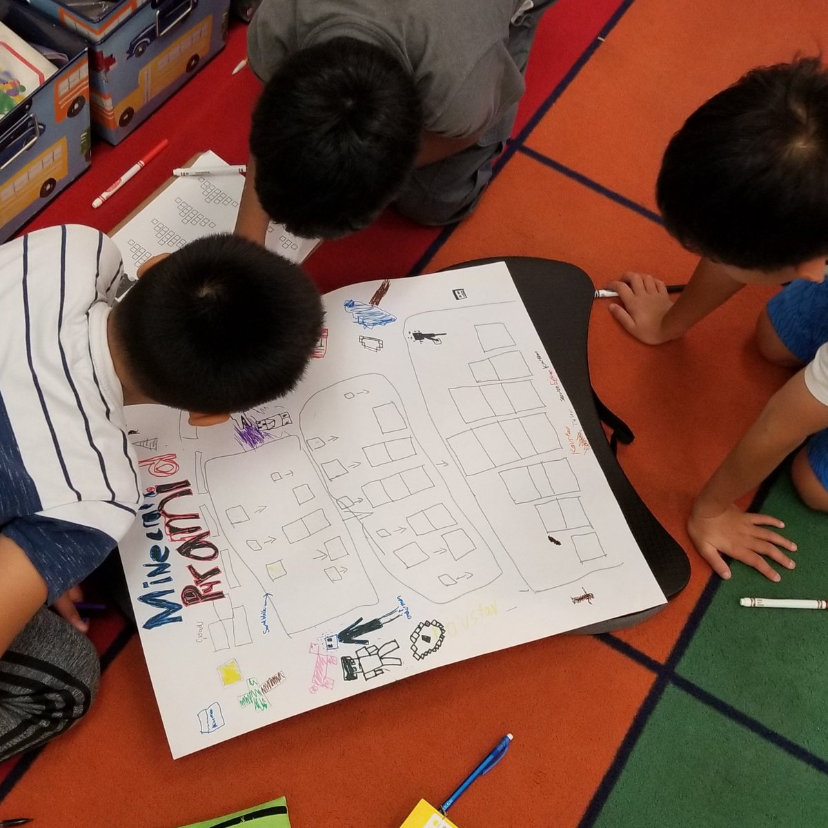 MrsAFV's tweet photo. How do you see the shapes growing? #weekofinspirationalmath #teamwork https://t.co/QpPCtTxYD9