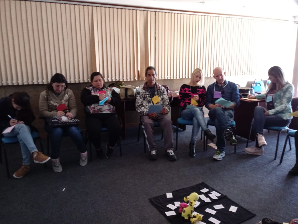 pvcicscanoas's tweet photo. No último sábado, 18 de agosto, nossas debutantes do projeto Noite dos Sonhos participaram, juntamente com suas mães, da Oficina de Dicção e Oratória ministrada pela voluntária Eleni Freitas. O encontro aconteceu na parte da manhã na CICS em Canoas. 👍😉😁 https://t.co/6qFrdiYdp3