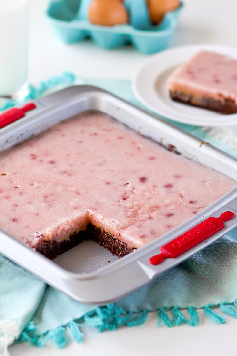 How to make the #BacktoSchool season even sweeter? With yummy Peanut Butter and Jelly Brownies, baby! bit.ly/2sgfp59