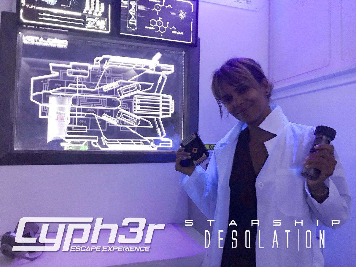 crackthecypher's tweet photo. We had the amazing and talented @halleberry and her crew aboard the Starship Desolation last night! They #escaped with minutes to spare and totally rocked it! 🤘🌟#crackthecypher #celebrityroyalty https://t.co/R7nmu59IsU