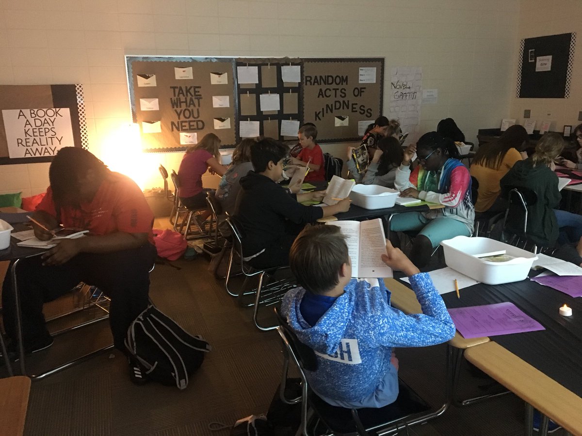 jessicaleeogden's tweet image. Vitello’s Book Tasting! Today 7th graders in Mrs. Vitello’s ELA class enjoyed getting a sneak peek at their upcoming class novel 📖 #WeAreRHMS #SettingtheStage