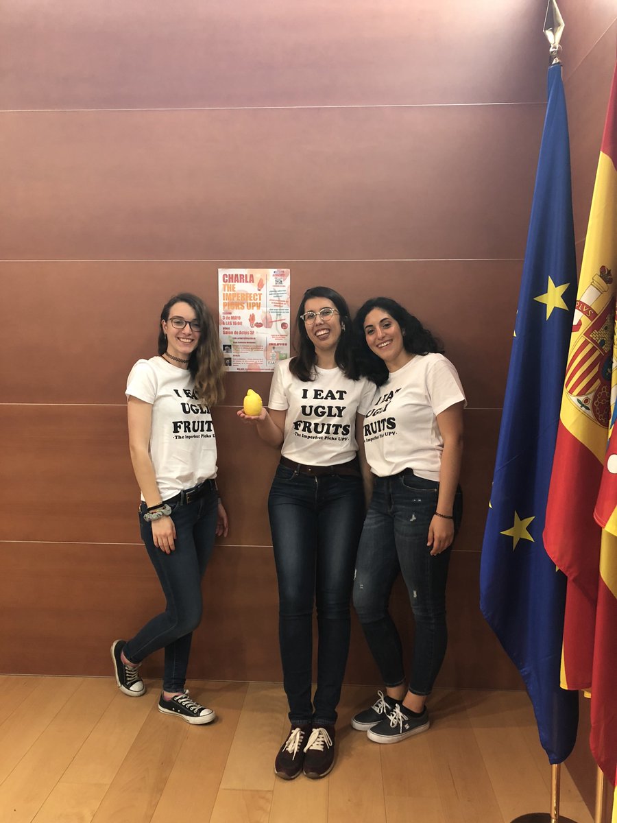 carla_espinos's tweet photo. Check out the @YouthAgSummit blog! In this post I caught up with other delegates to tell them how I have been inspiring others to join the movement for feeding a hungry planet after @Bayer4Crops summit 😁🍎 #YouthAgSummit #YAS17 #ZeroWaste #Biotechnology https://t.co/UEJKfha05K https://t.co/YjIWw1IL6O