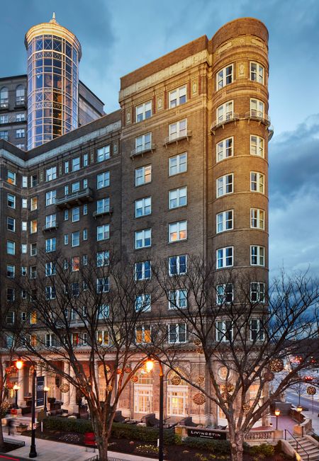 Summer nights are the best nights! Treat yourself to a delicious dinner in the heart of the city at Livingston Restaurant and Bar! #dinner #summernights #livingston