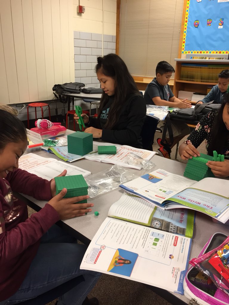 patsyacorn's tweet photo. #begrand students using base-10 blocks to describe the relationship between two place-value positions. #howardgi https://t.co/LkwaQLKbda