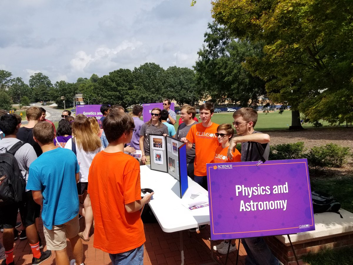 sosorunner's tweet photo. @ClemsonScience Physics students represent us well at convocation today. #SPS #MajorInPhysics https://t.co/wzMe6YykHO