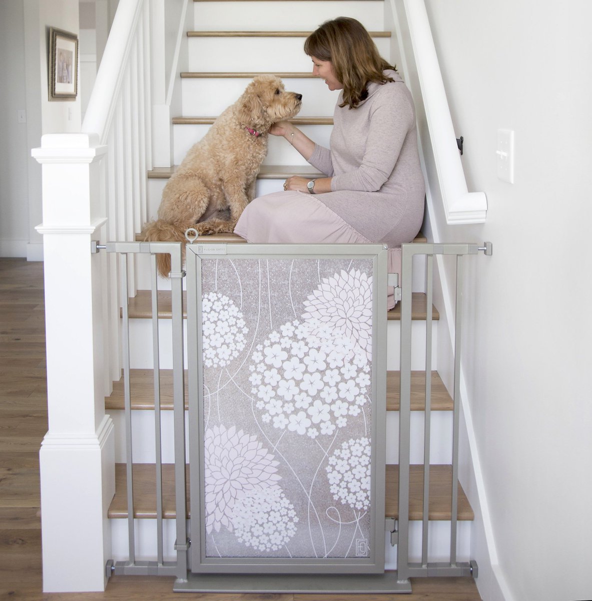 If you need to give your dog a moment before he greets guests at the front door, might as well be a "pretty" moment. #dogtraining #dogsofinstagram
