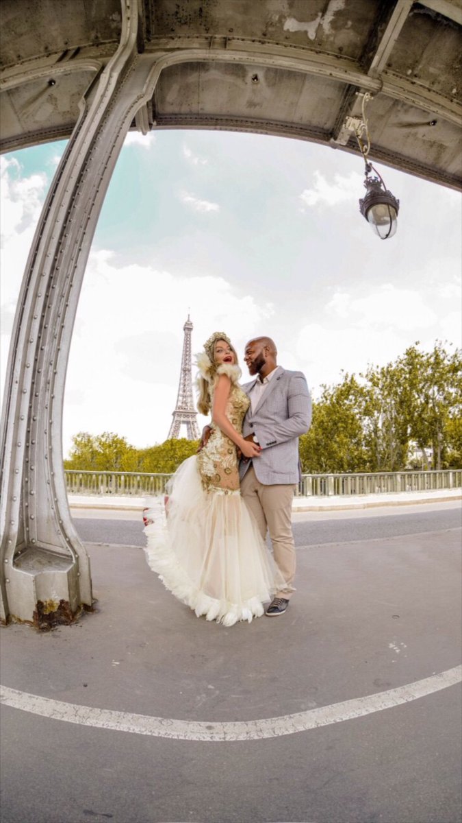AndSoftbox's tweet image. Love in Paris....