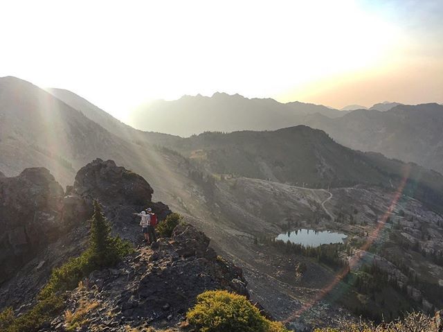 SaraValerious's tweet photo. A smoky view at the top of Devil’s Castle by way of Black Streak in Albion Basin! https://t.co/GmFRCpP6NH https://t.co/acKi5y3Tvo