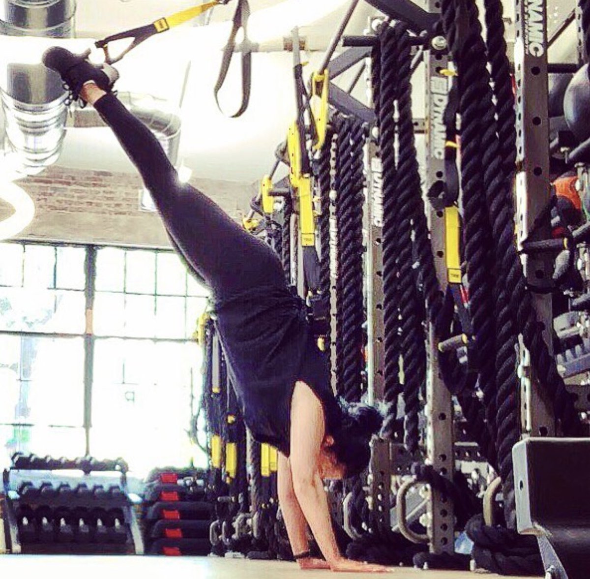 MINTGymStudio's tweet photo. Our very own #boxing instructor @Anita_DCFitness is giving us all kinds of #MondayMotivation with her #ManhattanLaundry open gym @trxtraining workout! #MINTConditionYourself https://t.co/ulcHX5o47a