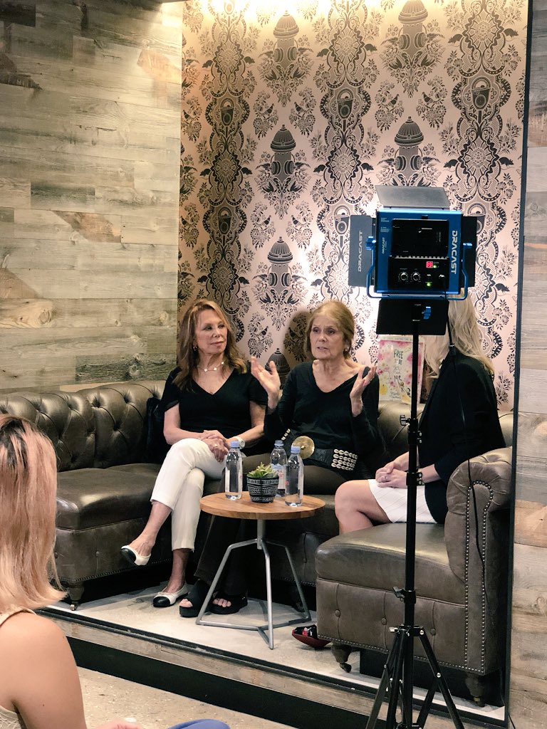 melissabarnes's tweet photo. Advice from two legends (!) on what leaders can do to help make change:
“Listen as much as you talk” - @GloriaSteinem. “Notice. Pay attention.” - @MarloThomas #FreeToBeChat https://t.co/UXg4RYtQOG