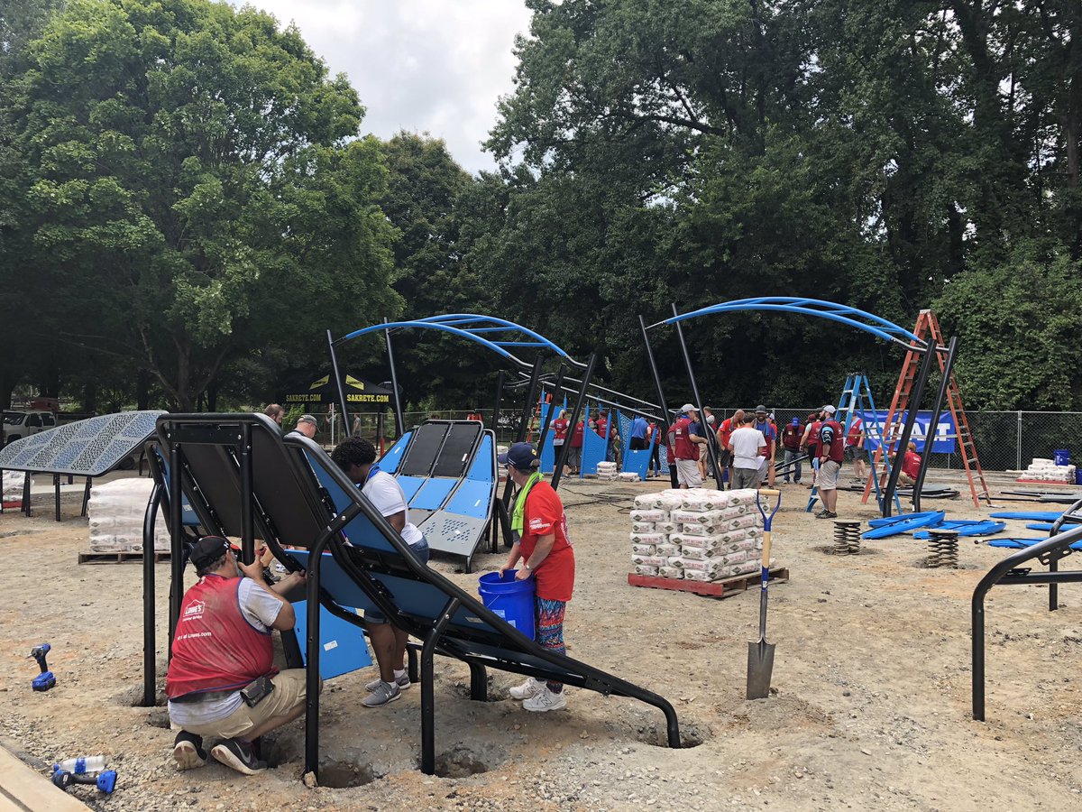 CunninghamRec's tweet photo. We're updating the @gametimeplay #GTChallengeCourse at Freedom Park in Charlotte, NC with the Carolina Panthers, @Lowes and @MeckCounty Parks and Recreation. #CommunityBuild Experience the Challenge! #CommunitiesBuildingPlay https://t.co/Malp0g8fPM
