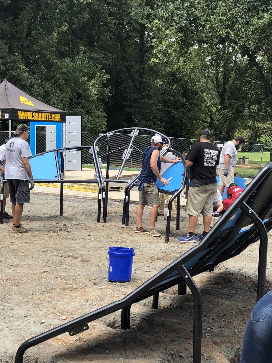 CunninghamRec's tweet photo. We're updating the @gametimeplay #GTChallengeCourse at Freedom Park in Charlotte, NC with the Carolina Panthers, @Lowes and @MeckCounty Parks and Recreation. #CommunityBuild Experience the Challenge! #CommunitiesBuildingPlay https://t.co/Malp0g8fPM