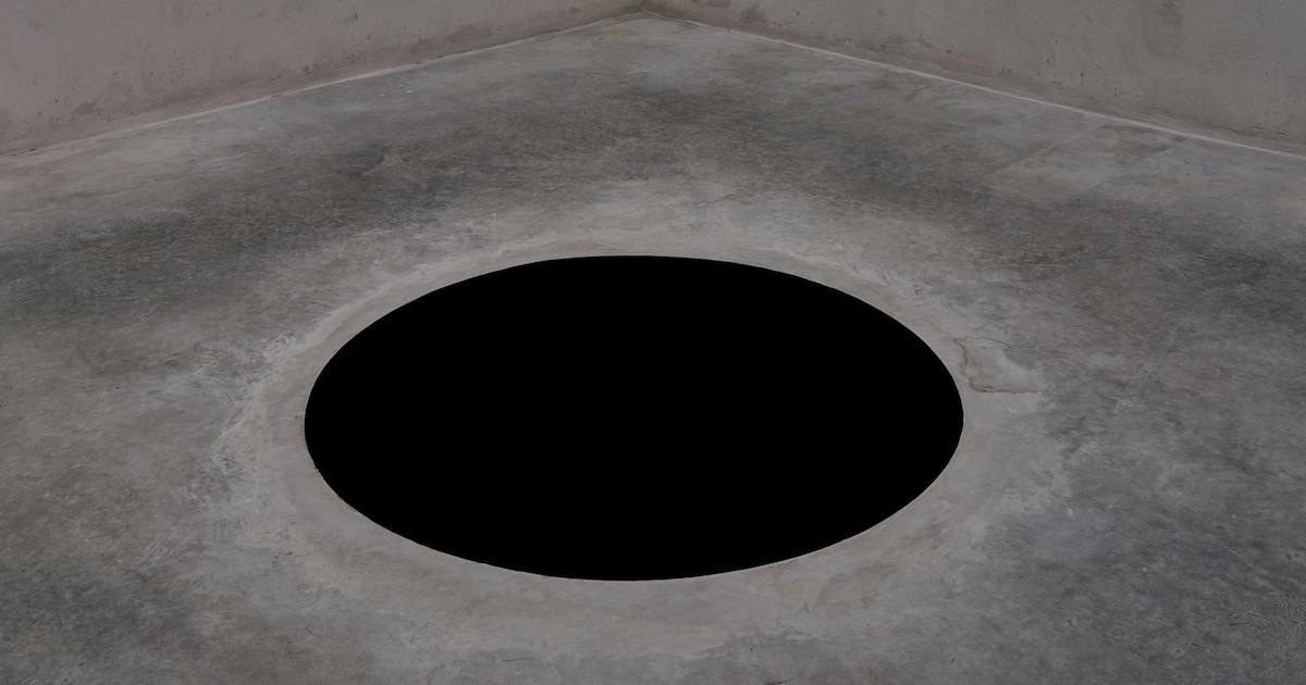 A man was hospitalized after falling into an Anish Kapoor installation: bit.ly/2ONLiKn