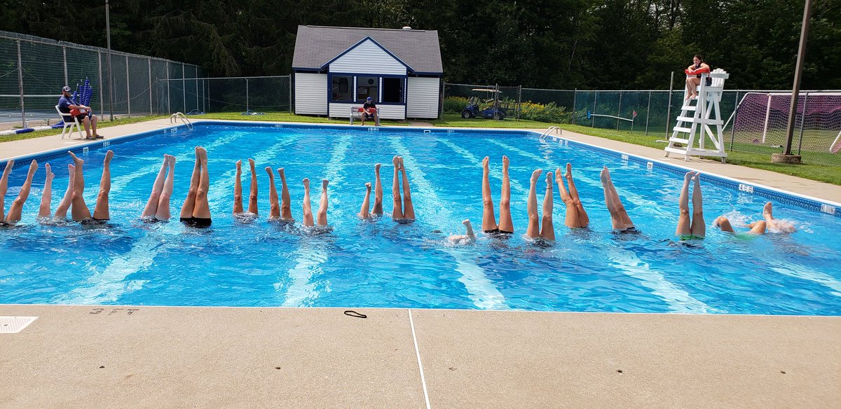 DutchmenSoccer's tweet photo. Handstand attempt. #CampDanbee https://t.co/RVH6yZOfYx