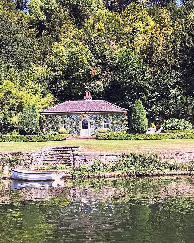 Beatriz_Lab's tweet image. Fairytale homes making me daydream // cuando te encuentras con bellezas así, escondidas, y piensas que hay gente que vive ahí de verdad... yo quiero! #home #england ift.tt/2BoMDW9