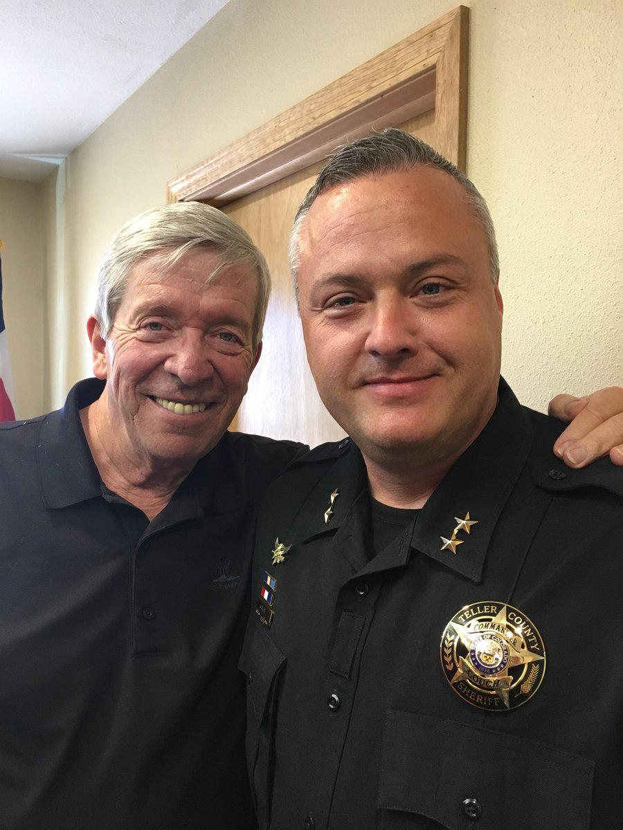 TCSOPIO's tweet photo. Well my my my...look who dropped by #tcso to visit today! #homicidehunter #joekenda #larrymartin https://t.co/5ErUISd1pw