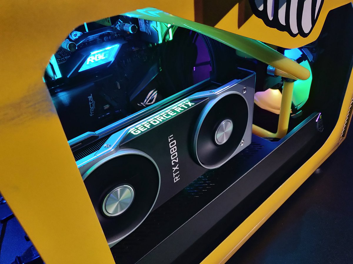 hardwarecanucks's tweet image. Sick BF5 case mod with the RTX 2080 Ti 😎 wow 
#BeForTheGame