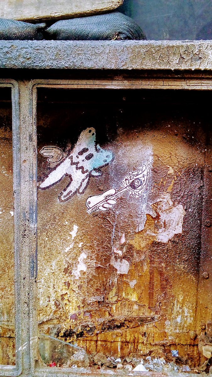 blackcohosh333's tweet photo. A loose #tooth on #HackneyRoad #Hackney #OnlyinHackney #streetart #streetartchat #urbanlife
#urban #dentistry https://t.co/1nGcrk7VS1