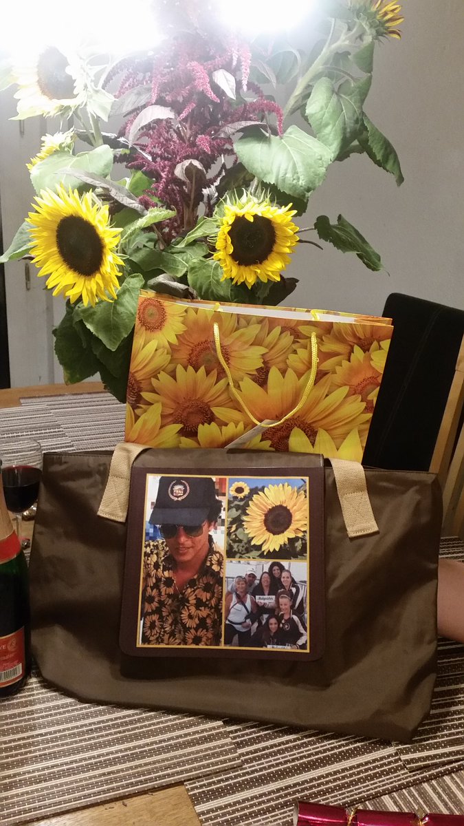 Missy_Tati's tweet photo. When I started my journey in this fanbase, I didn't know that I would be so blessed!! I'm close to tears thanks to my beloved #EuropeanSquad! A beach bag that I needed with my favorite man in my favorite shirt, our Paris group pic and sunflowers!!! I LOVE MY #EUROPEANSQUAD 💖😎🌻 https://t.co/l2Rc1INR5h
