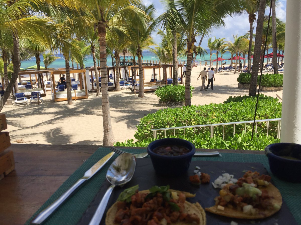 PastorEBonilla's tweet photo. Lunch and a view! #TacosOfCourse π²π½ #RivieraMaya https://t.co/Ao3bXbEFED