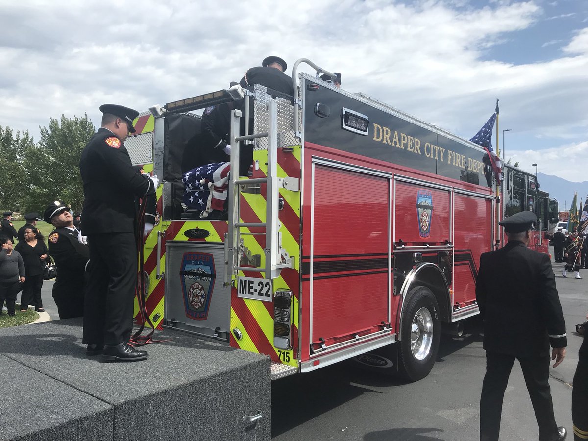 TVDanRascon's tweet photo. Casket of #chiefburchett loaded onto @drapercity fire truck as the procession is about to begin to Provo for burial #kutv2news @FireAuthority https://t.co/eqTjZFHWsv