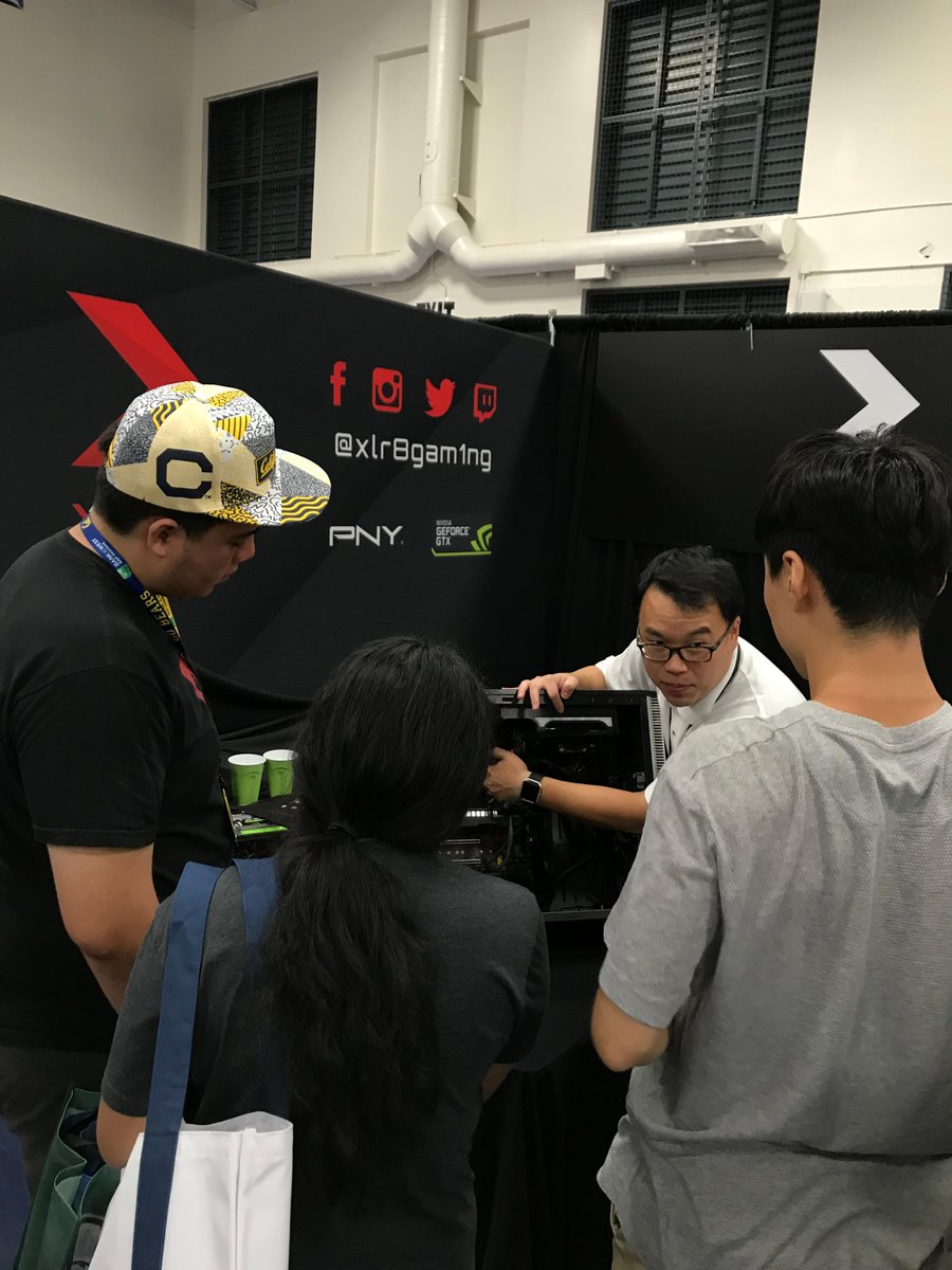 pnytechgaming's tweet photo. Day 2 at #Caltopia2018 we're teaching the students how to build a Rig. https://t.co/Pm5nyigCiU