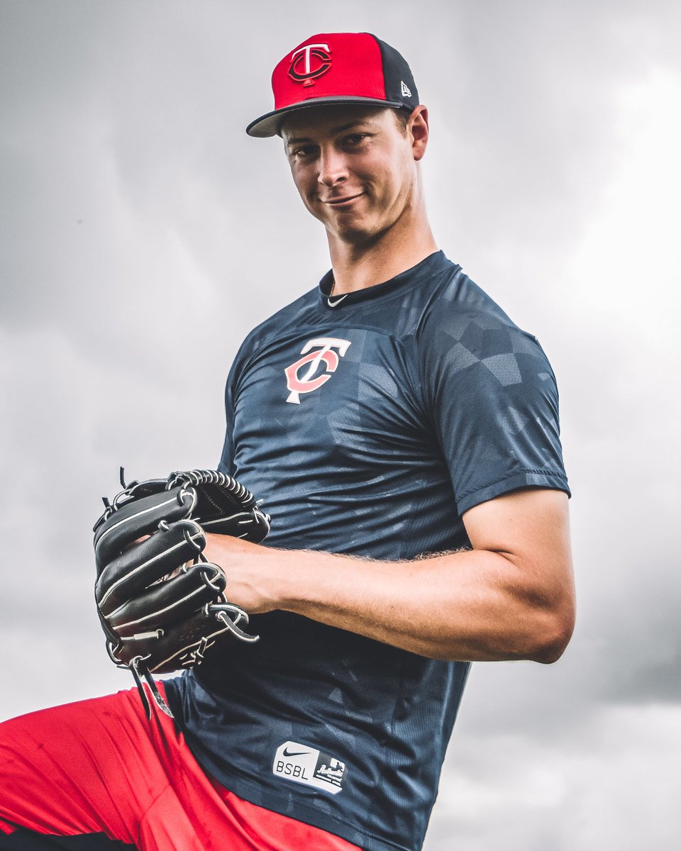 TwinsPics's tweet image. Debut day for @TheSGonsalves. #MNTwins