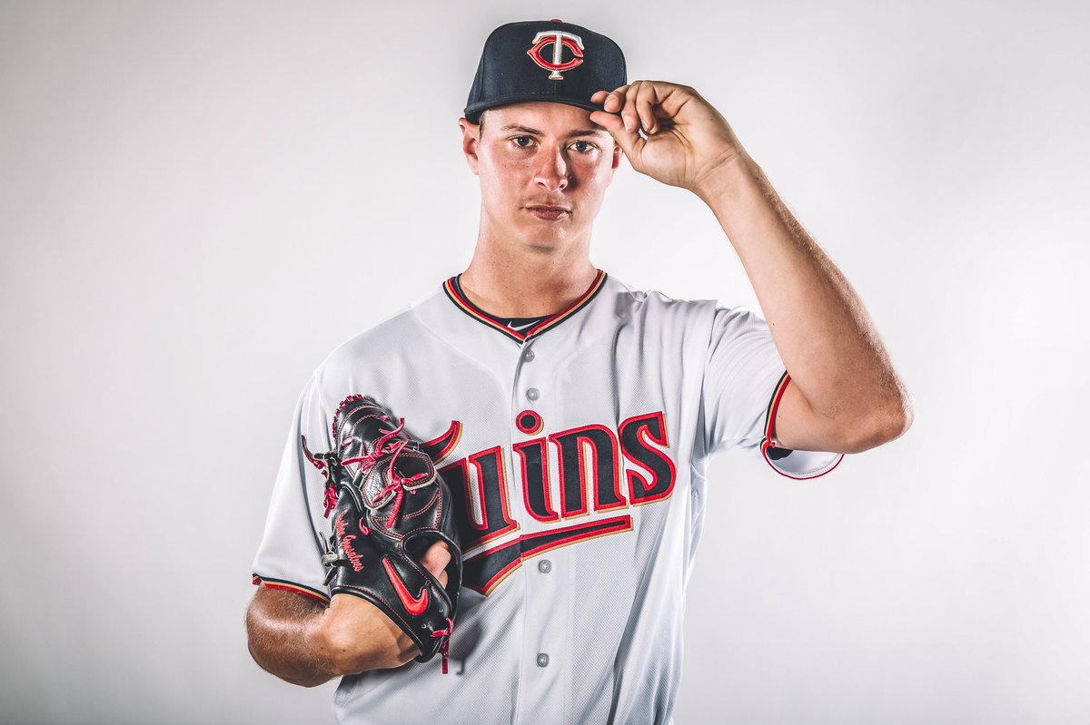 TwinsPics's tweet image. Debut day for @TheSGonsalves. #MNTwins