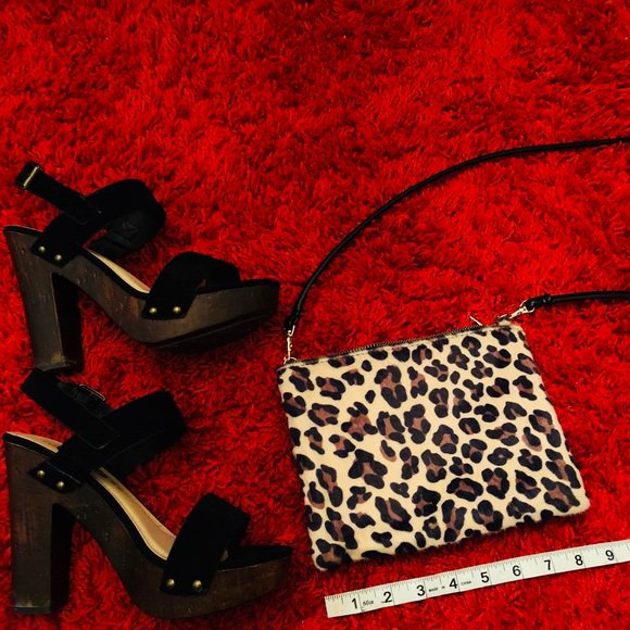 So good I had to share! Check out all the items I'm loving on @Poshmarkapp from @cinnamon2930 #poshmark<a href="/tag/fashion"class="tags"><span>#fashion</span></a><a href="/tag/shopmycloset"class="tags"><span>#shopmycloset</span></a><a href="/tag/style"class="tags"><span>#style</span></a><a href="/tag/poshmark"class="tags"><span>#poshmark</span></a><a href="/tag/lizc"class="tags"><span>#lizc</span></a>