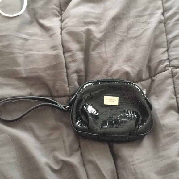 So good I had to share! Check out all the items I'm loving on @Poshmarkapp from @cinnamon2930 #poshmark<a href="/tag/fashion"class="tags"><span>#fashion</span></a><a href="/tag/shopmycloset"class="tags"><span>#shopmycloset</span></a><a href="/tag/style"class="tags"><span>#style</span></a><a href="/tag/poshmark"class="tags"><span>#poshmark</span></a><a href="/tag/lizc"class="tags"><span>#lizc</span></a>