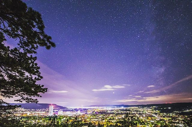 jenaparadies's tweet photo. Auch nachts immer wieder schön - der Ausblick vom Landgrafen über die Stadt.👀♥️ #jena #jenaparadies #milkyway #stars #moments #heimatliebe #thueringen #photooftheday #goodnight https://t.co/1NFVYbdKOZ