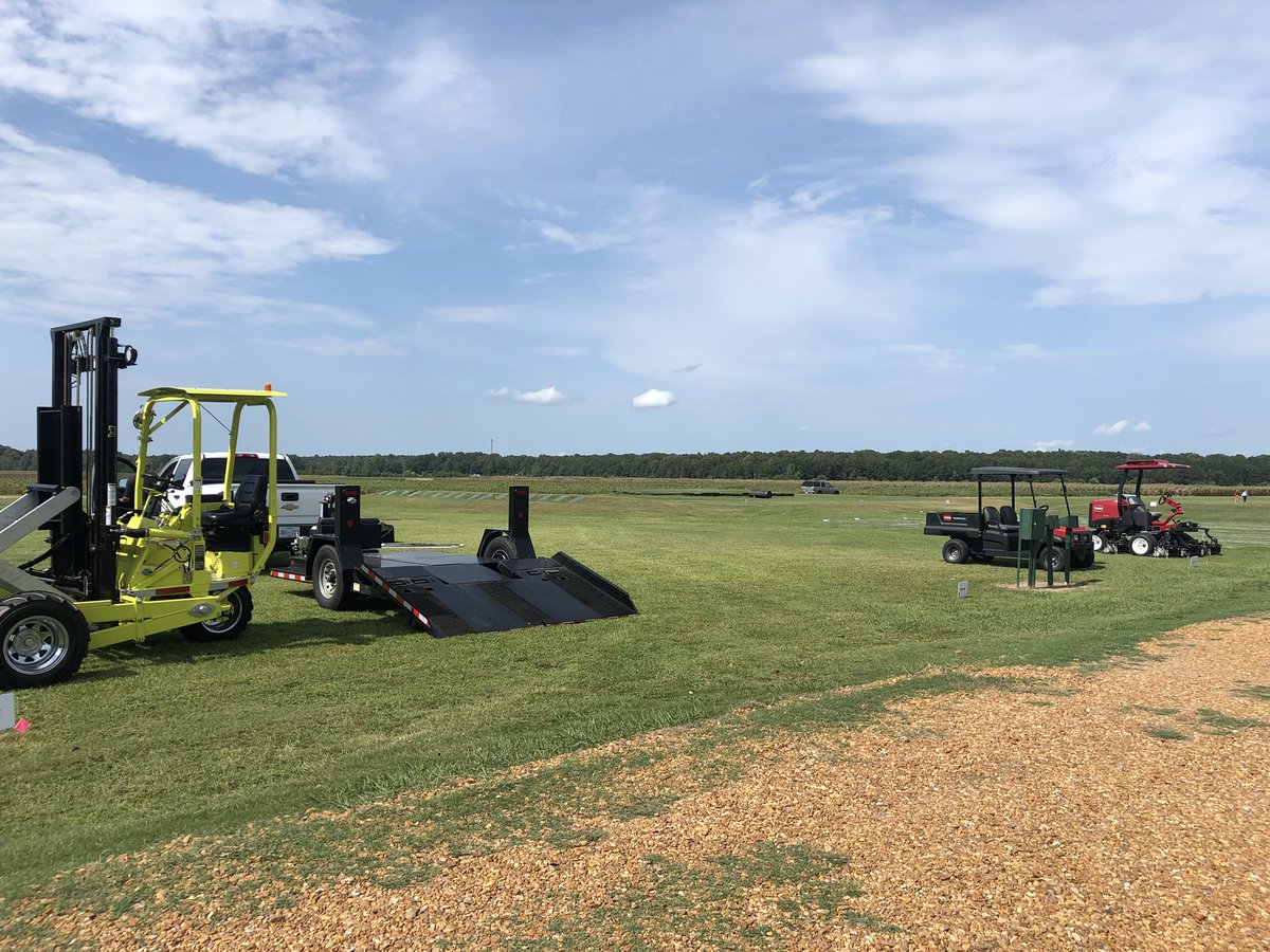 MSUTurfSchool's tweet photo. Vendors are starting to roll in for #MSU18FieldDay tomorrow! THANK YOU for your support!! #MSturf https://t.co/IljdT41cbs