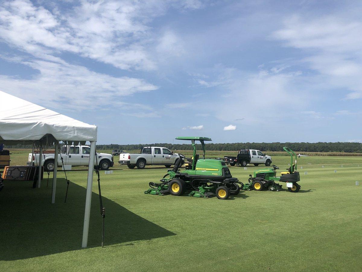 MSUTurfSchool's tweet photo. Vendors are starting to roll in for #MSU18FieldDay tomorrow! THANK YOU for your support!! #MSturf https://t.co/IljdT41cbs