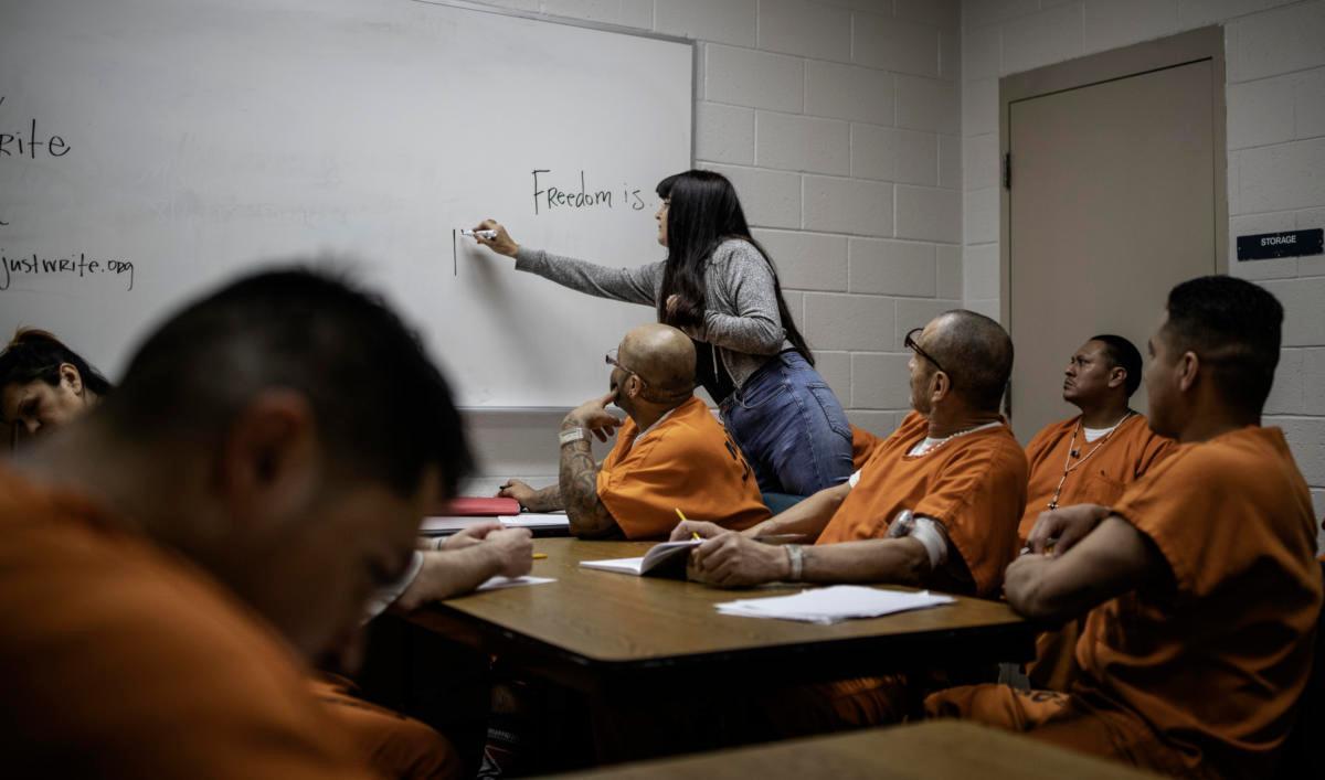 ABQJournal's tweet image. Inmates find solace in writing program bit.ly/2ORR3H3