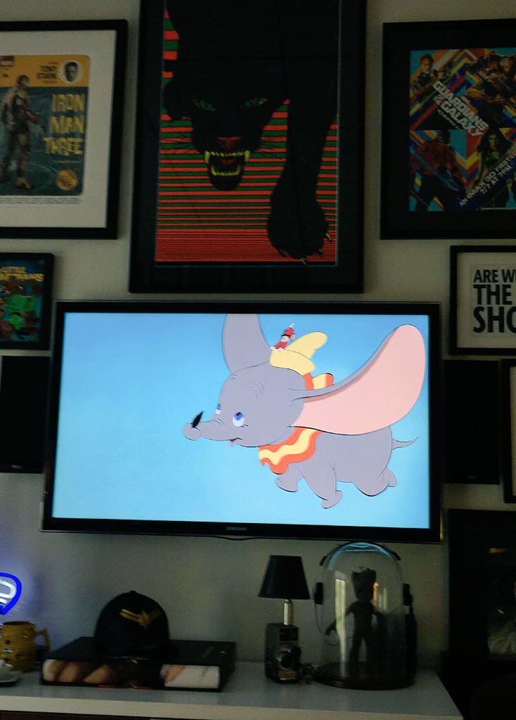 asadayaz's tweet photo. Screen wallpaper game strong for @ibbyibsen #Dumbo #FlyDumboFly https://t.co/Gsr9dBKtne