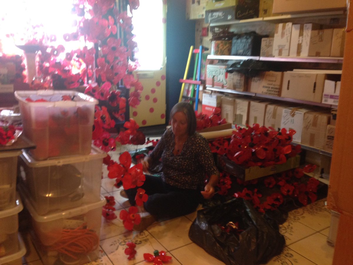 murstonheArt's tweet image. Great Day with Ali from #SwaleinBloom #3000poppies #100poppysites #VisitSwale #WW1Centenary #preparations