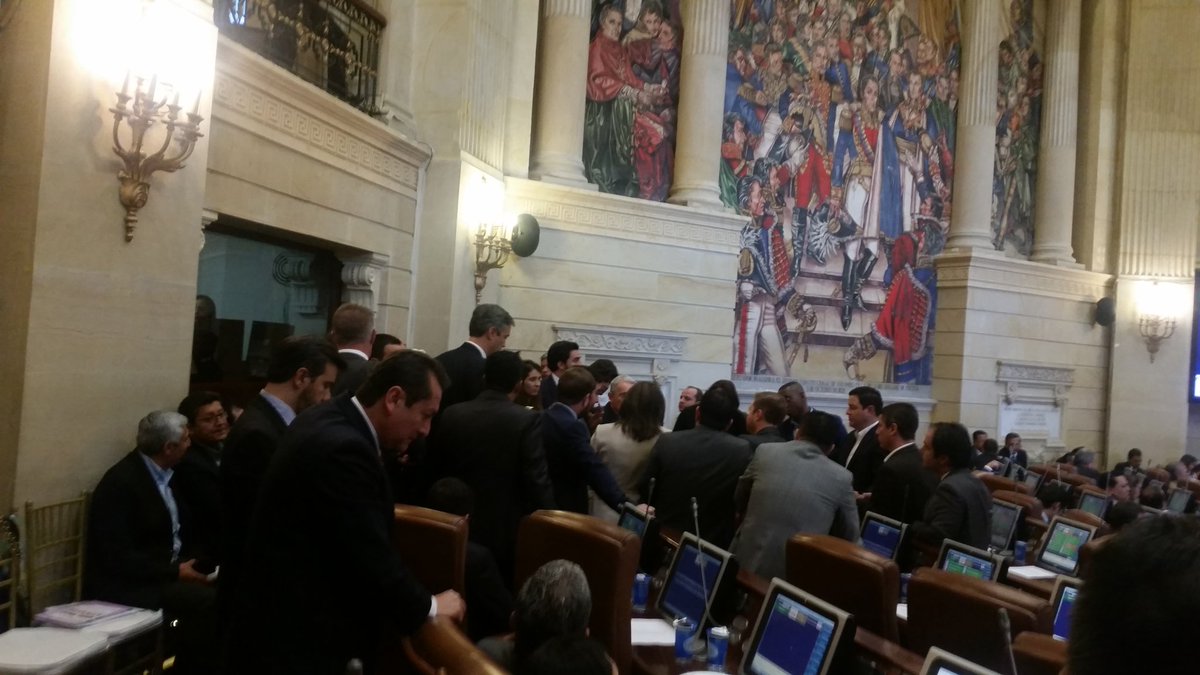 angelamrobledo's tweet photo. Reina la incertidumbre en el @CentroDemocratico de cara a la eleccion del Contralor General ? https://t.co/XtsSglOSAO