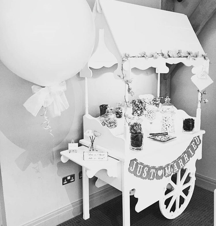 CartsByHelen's tweet photo. Our gorgeous sweetcart at one of our favourite events @whitehartlydgte Congratulations to the new Mr & Mrs💗#sweetcart #manchesterbride #pretty #love #sweets https://t.co/4KYPqgoiRU