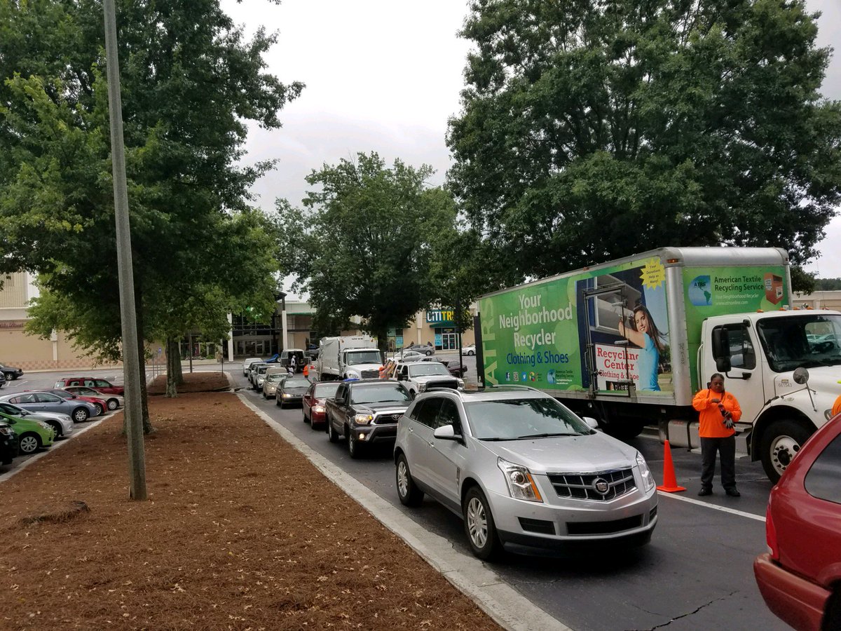 ATLPublicWorks's tweet photo. This #Saturday was a hit! #DYK The Department of Public Works, @ATLCartlanta, @atlgreenpages , &amp; the #keepatlantabeautifulcommission partnered with @GreenbriarMall to host #Atlanta #Recycles #Day the third #Saturday of every month? For more info, visit: https://t.co/3sCoWZRjYS. https://t.co/YKxWJQBKrx