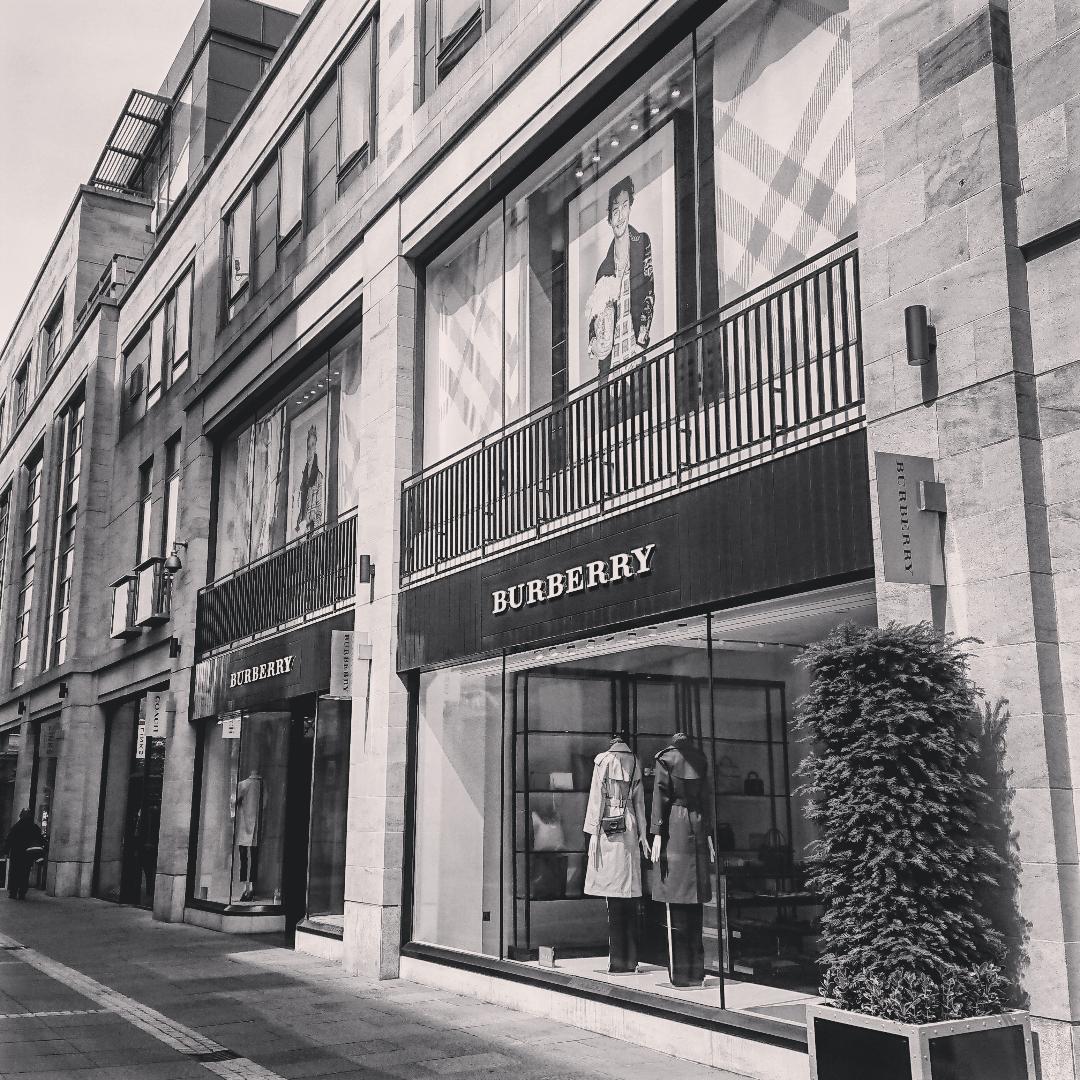 EdinburghLBB's tweet photo. Ever gazed wistfully at a @MultreesWalk window but walked on by? In our exclusive new interview, #Multrees Marketing Manager Claire Yetton tells us why all should take the plunge! #EdinburghStyle #Edinburgh https://t.co/dg1golbMcK https://t.co/vn5TRmYoyR