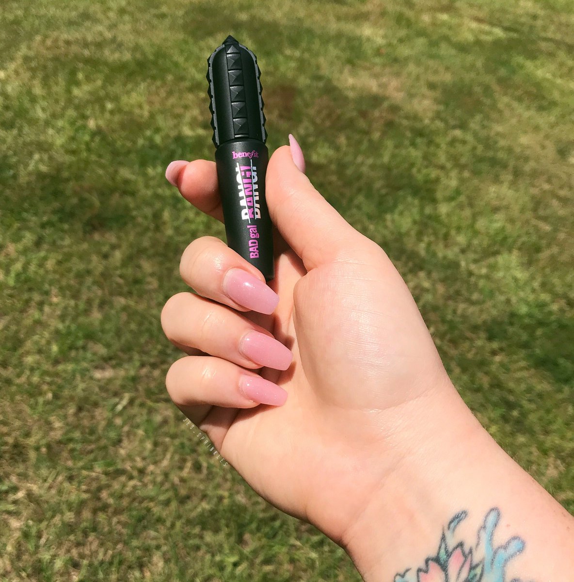 jes_sprinkles's tweet image. I’ve been testing out @BenefitBeauty #BADgalBang Mascara 💥 
Review up on my IG! 
📷 @jes_sprinkles 

#benefitcosmetics #benebabe #benefit